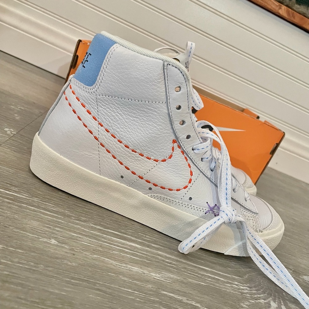 Nike Blazer Mid ‘77 - Womens Shoes